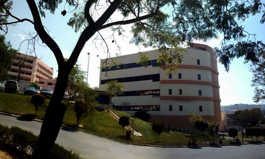 مبنى المختبرات الطبية